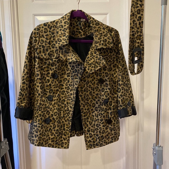 H&M leopard rain jacket. Double-breasted. Belted.  Size 8 - Picture 4 of 10